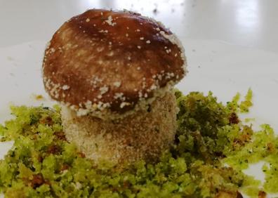 Imagen secundaria 1 - Arriba, la croqueta de jamón. Abajo, la de hongos, otra con mucho éxito.