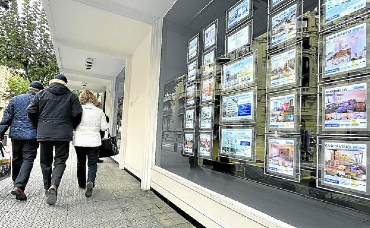 El Ejecutivo confía en que las nuevas ayudas animen a los bancos y cajas a alquilar sus casas.