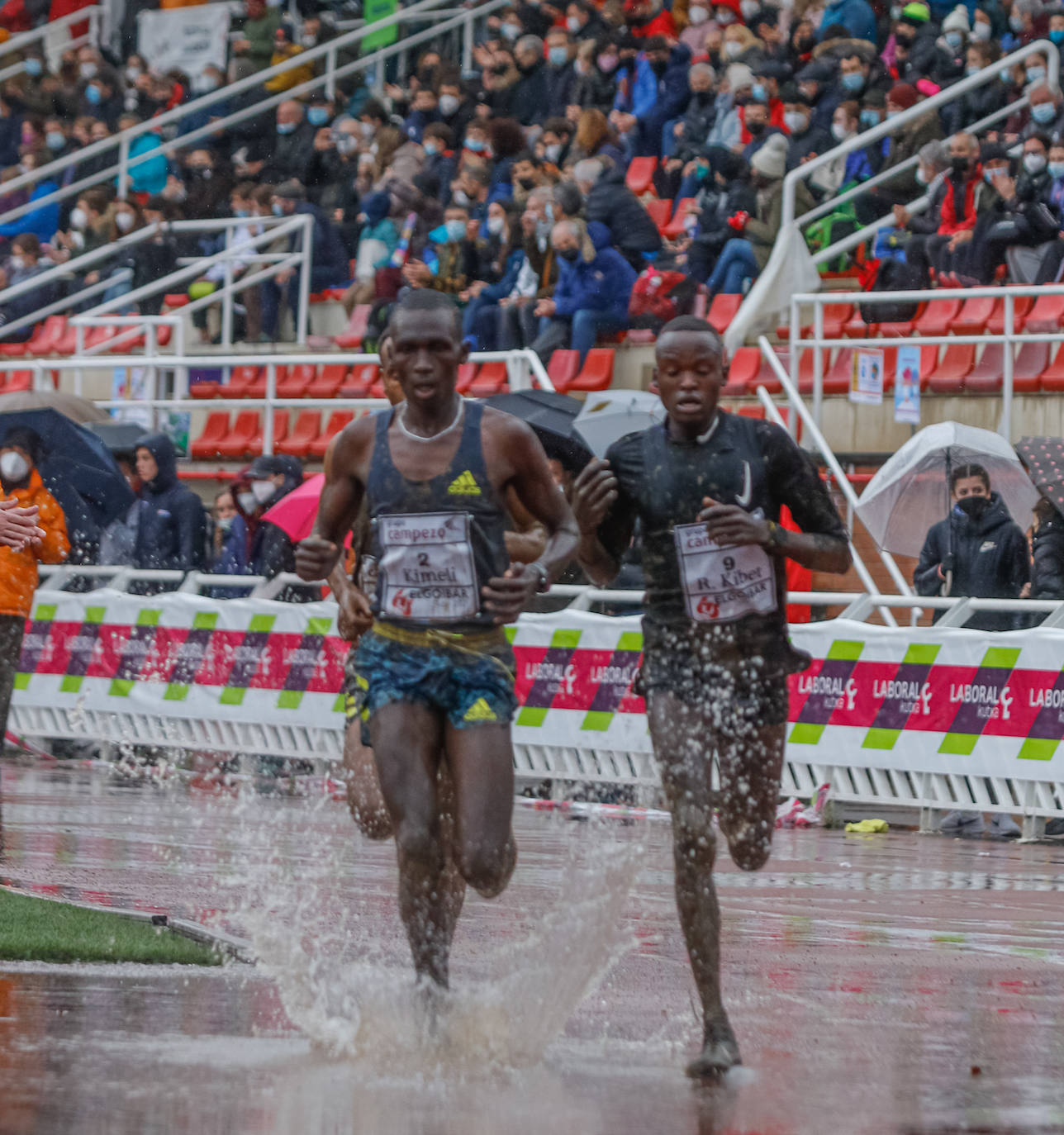 Fotos: Kenia impone su ley en un cross de Elgoibar para quitarse el sombrero