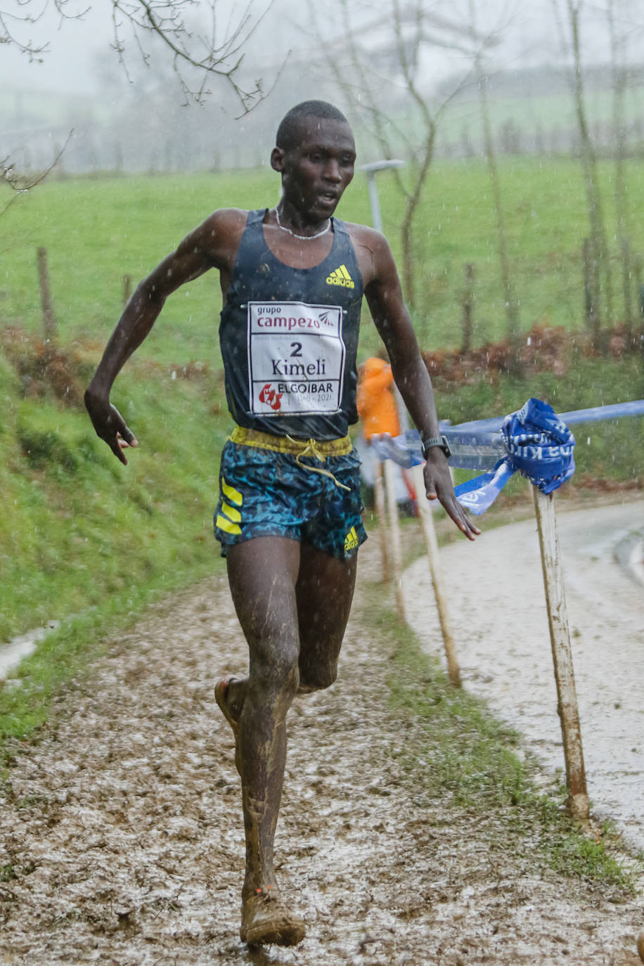 Fotos: Kenia impone su ley en un cross de Elgoibar para quitarse el sombrero