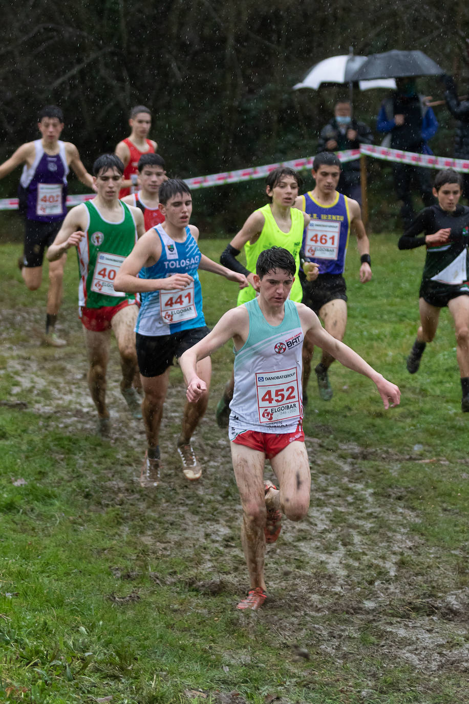 Fotos: Kenia impone su ley en un cross de Elgoibar para quitarse el sombrero