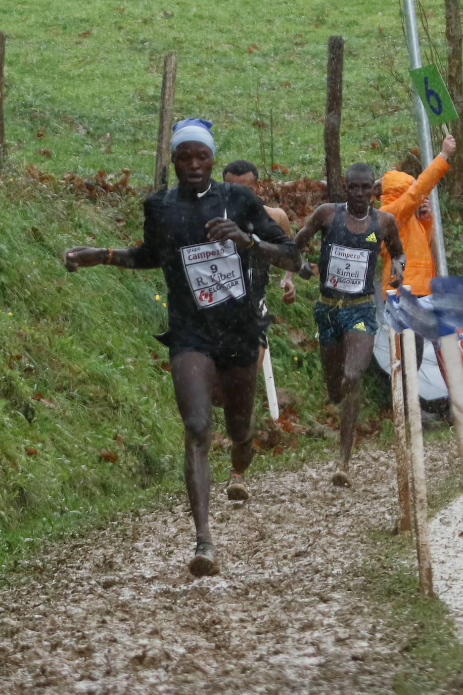 Fotos: Kenia impone su ley en un cross de Elgoibar para quitarse el sombrero