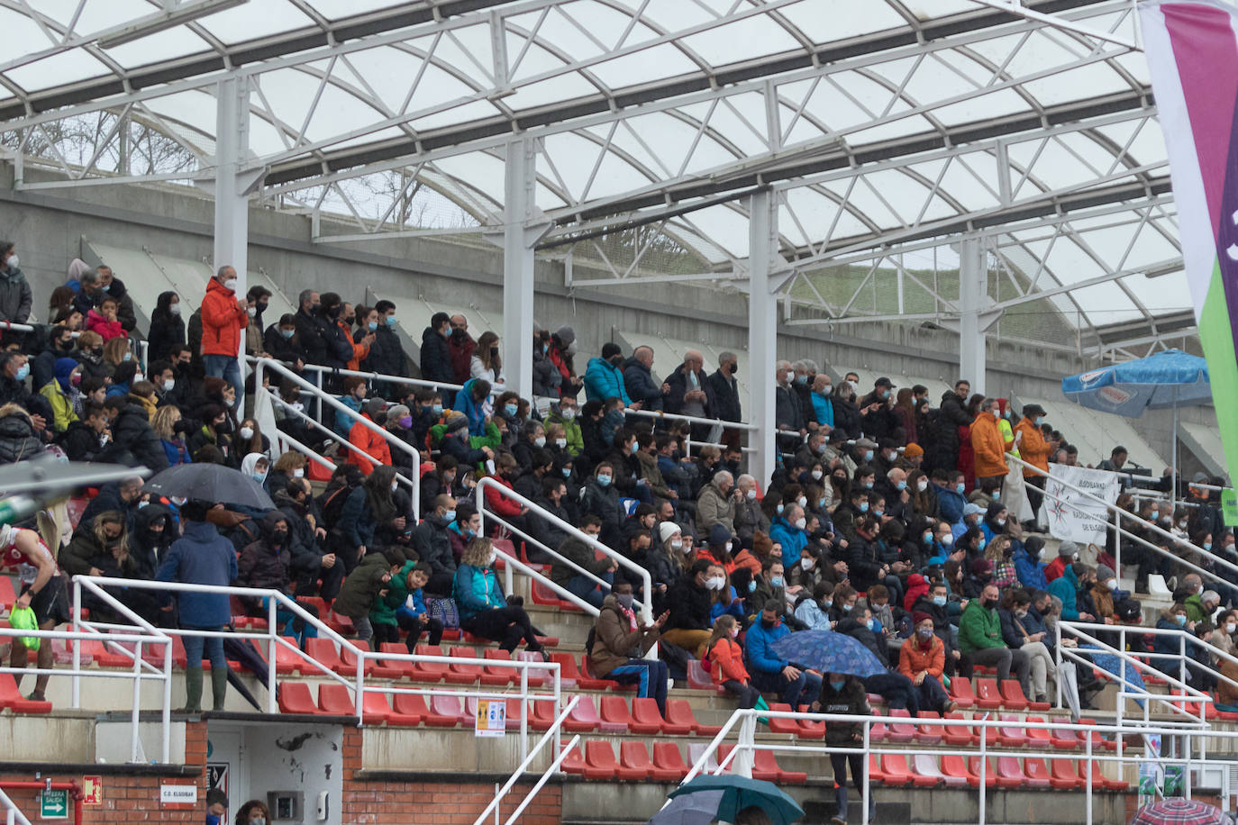 Fotos: Kenia impone su ley en un cross de Elgoibar para quitarse el sombrero