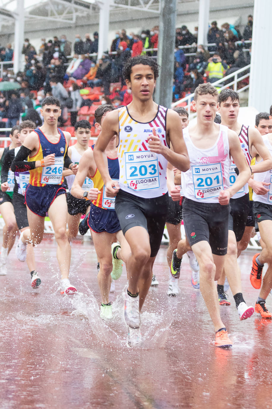 Fotos: Kenia impone su ley en un cross de Elgoibar para quitarse el sombrero