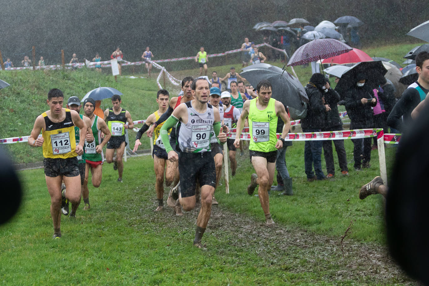Fotos: Kenia impone su ley en un cross de Elgoibar para quitarse el sombrero