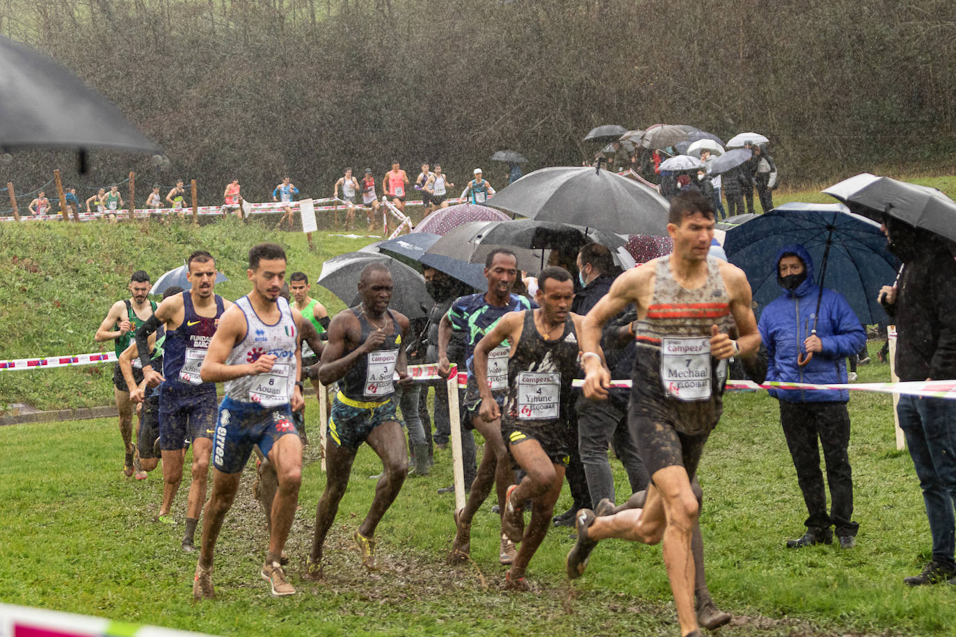 Fotos: Kenia impone su ley en un cross de Elgoibar para quitarse el sombrero