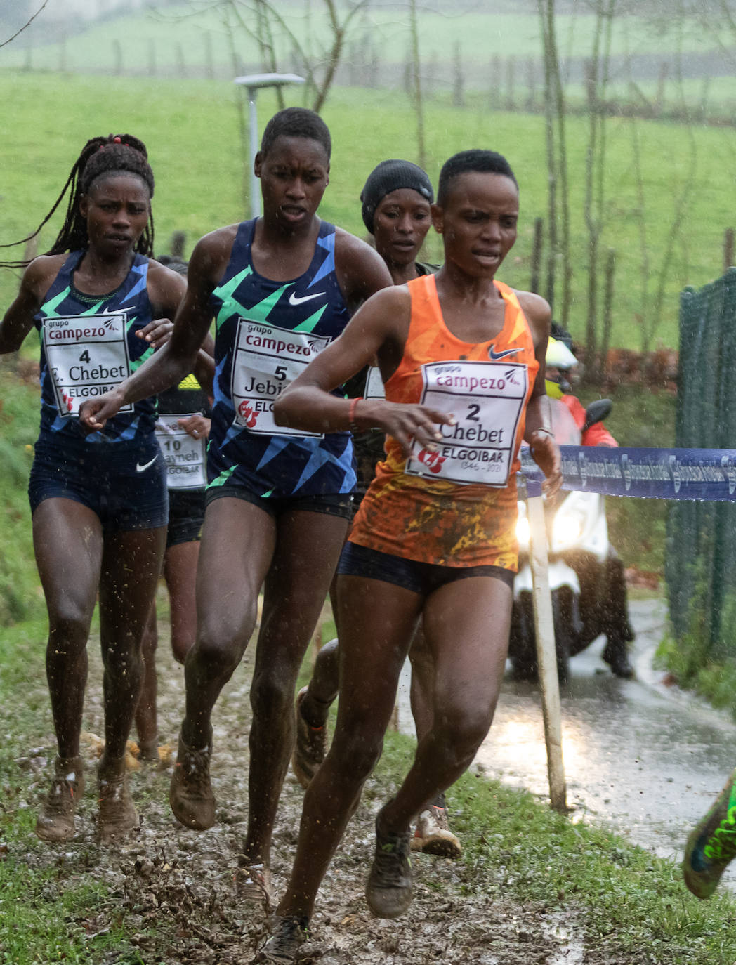 Fotos: Kenia impone su ley en un cross de Elgoibar para quitarse el sombrero