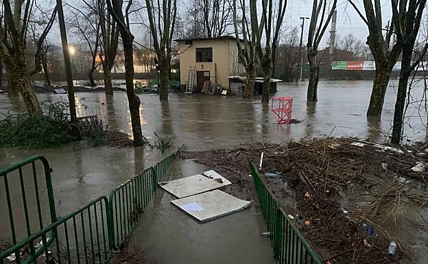 Landare ha vuelto a quedar inundada por eñ río Urumea. 