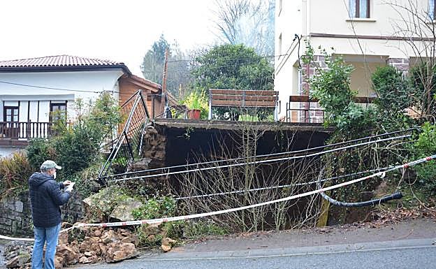 Imagen principal - Peritos, un arquitecto y un geólogo evaluarán el alcance del socavón de Bera