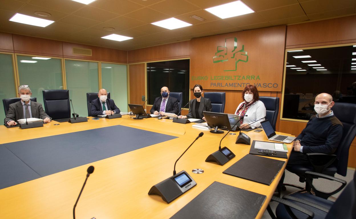 La Mesa del Parlamento Vasco se ha reunido esta mañana.