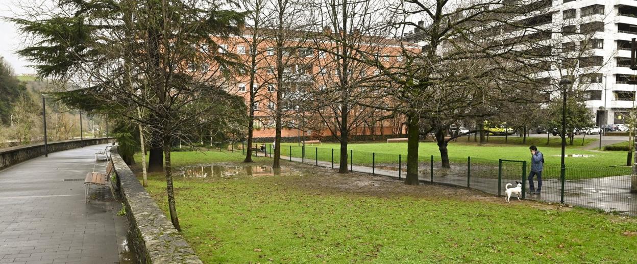 Tolosa ha abierto esta semana las puertas de los dos parques para perros en los jardines de Arkaute y San Esteban. 