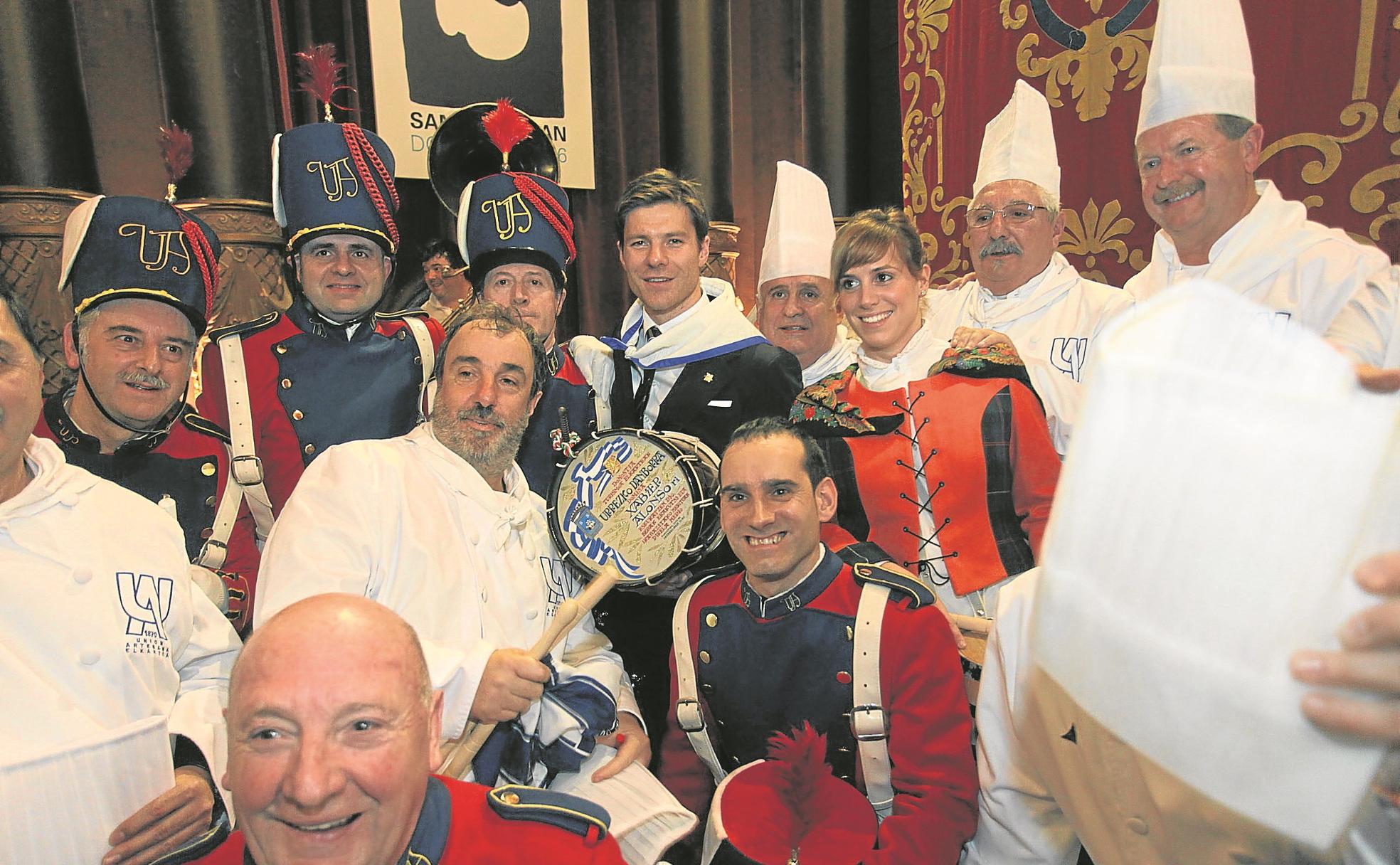 Como un relámpago. El Real Madrid hizo que el homenaje a Xabi Alonso tuviera que ser la víspera.
