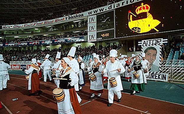 Imagen principal - Real Sociedad-Atlético de Madrid: El Orfeón Donostiarra entonará la marcha de San Sebastián en el Reale Arena