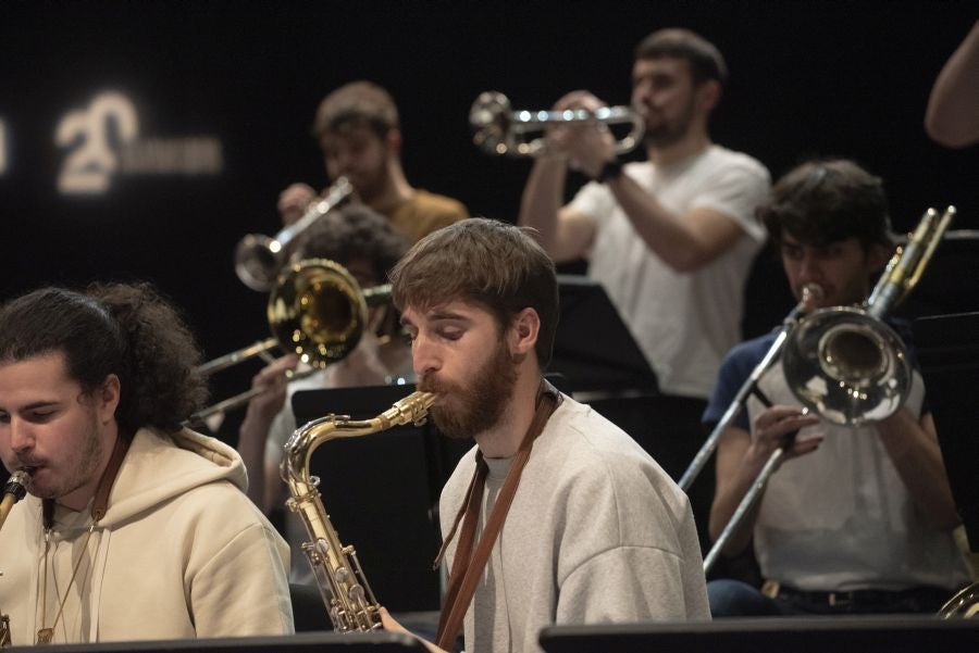 Fotos: Los alumnos de Musikene ‘rejuvenecen’ la marcha de Sarriegi