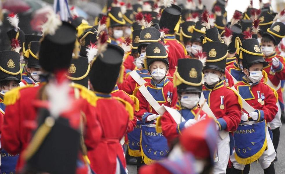 Los más pequeños ya desfilan por las calles de San Sebastián.
