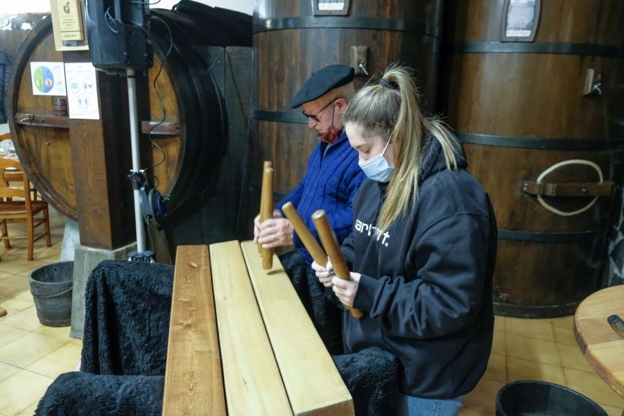 Fotos: Apertura de txotx en la sidrería Ola de Meaka