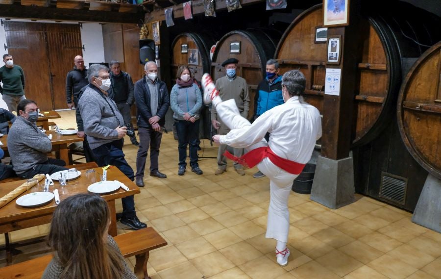 Fotos: Apertura de txotx en la sidrería Ola de Meaka