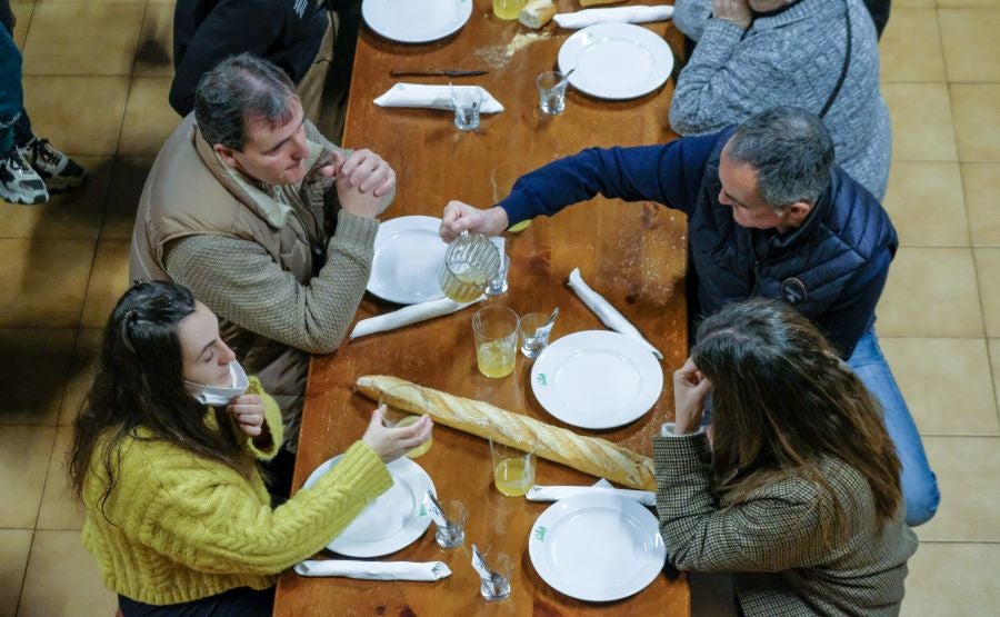Fotos: Apertura de txotx en la sidrería Ola de Meaka