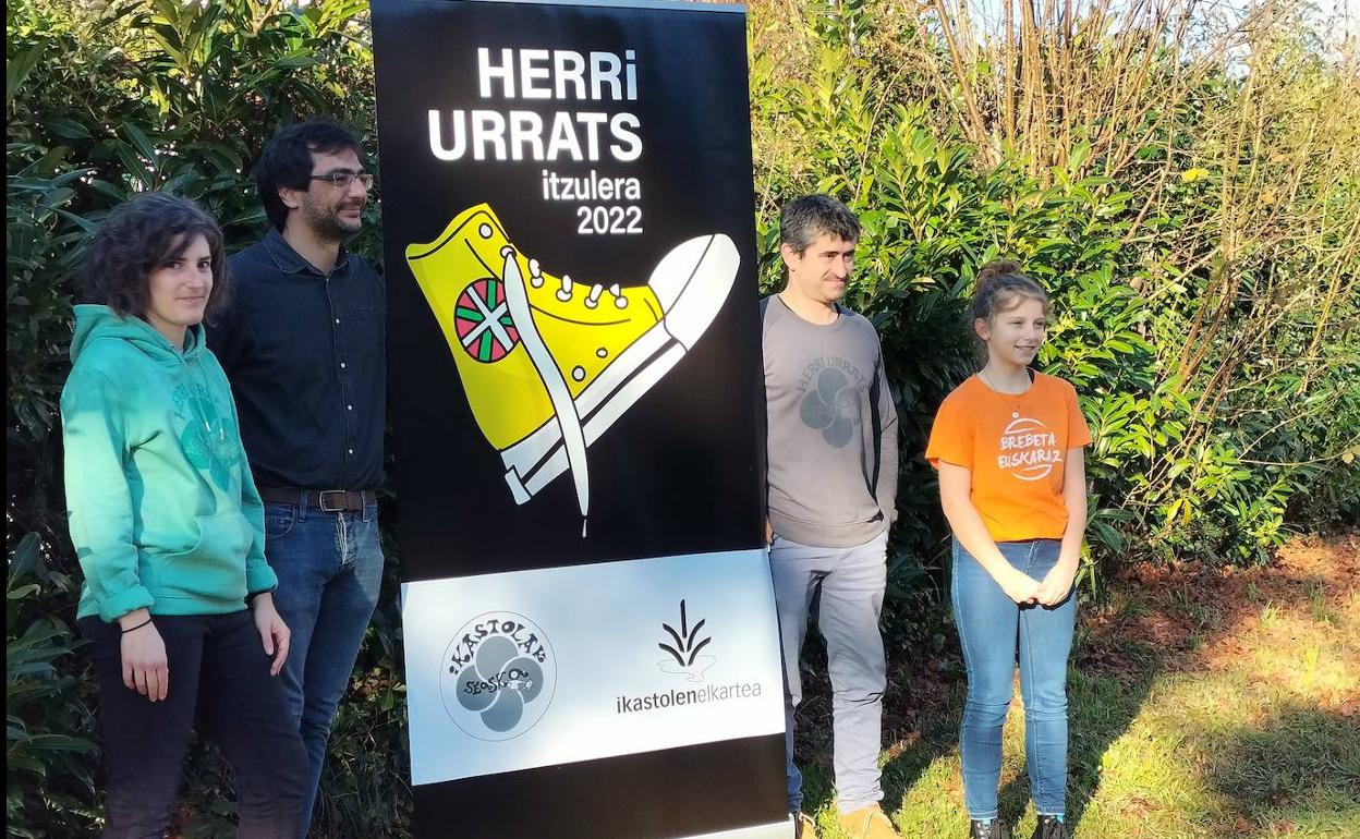 Ezkerretik eskuinera, Ihintza Iriart, Peio Jorajuria, Beñat Bidegain eta Amaia Ampo.