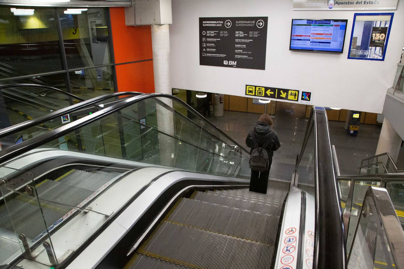 Fotos: Denuncian escasa seguridad de la estación de autobuses de Donostia