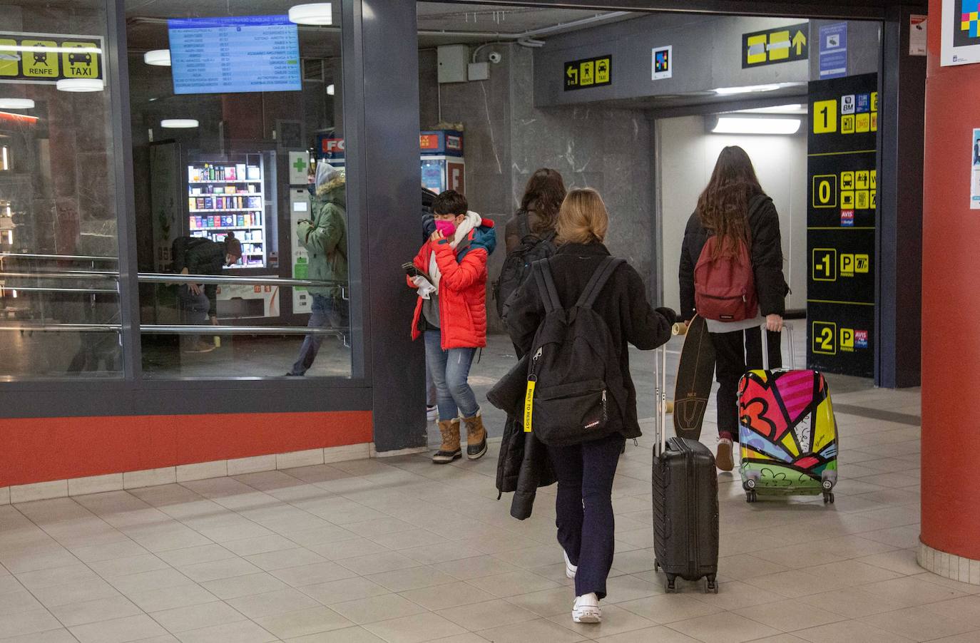 Fotos: Denuncian escasa seguridad de la estación de autobuses de Donostia