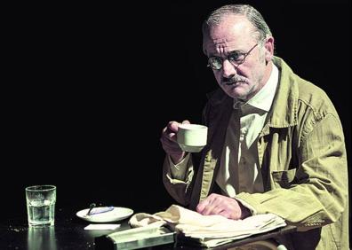 Imagen secundaria 1 - 'La panadera' aborda una trama sobre un vídeo sexual viral. Alfonso Torregrosa. María Rivera en la obra 'Golfa'. 