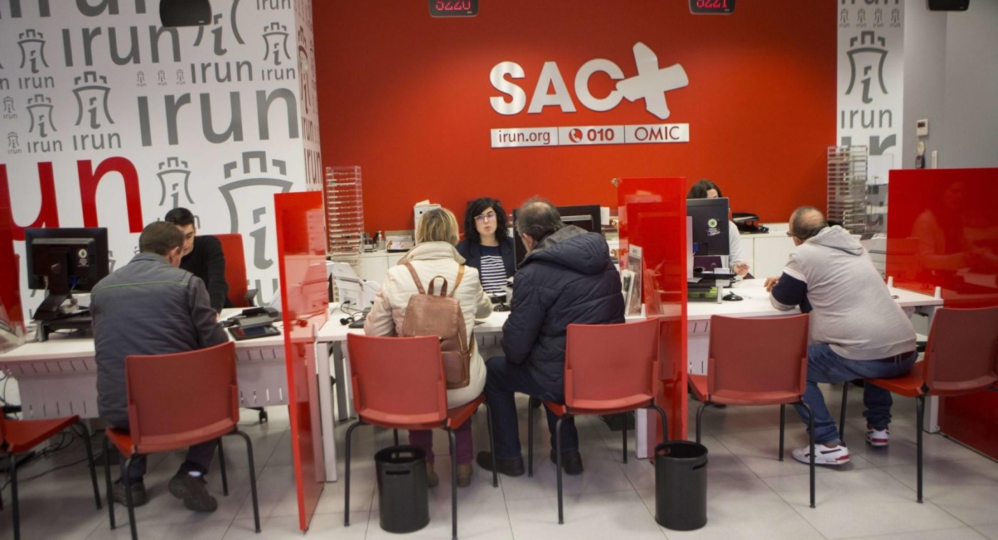 Atención cara a cara. Imagen del SAC, dos meses antes de que estallara la pandemia, en su actual ubicación en la calle San Marcial. 