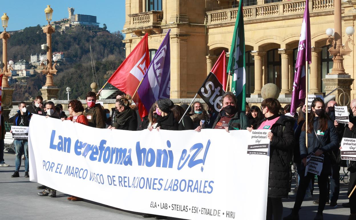 Concentración de este mediodía en San Sebastián. 