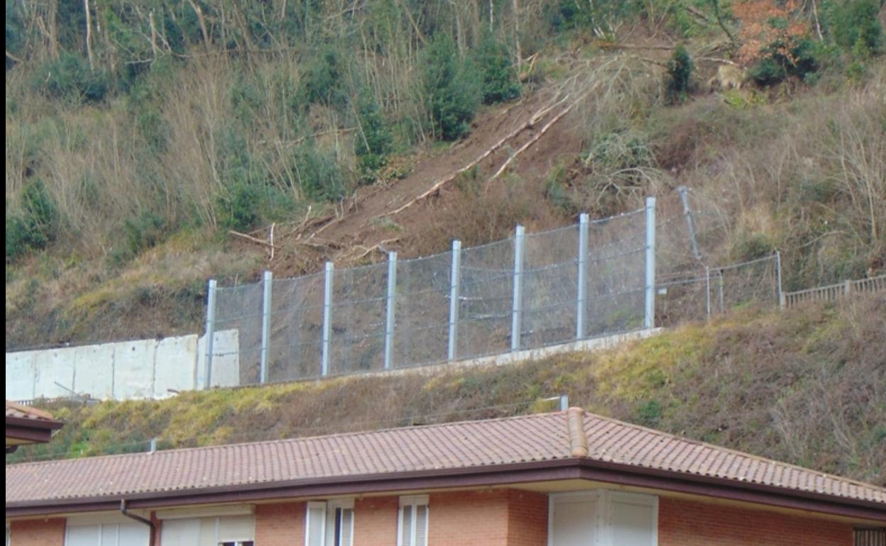 Primer corrimiento frente a la malla y el segundo al par del muro. 