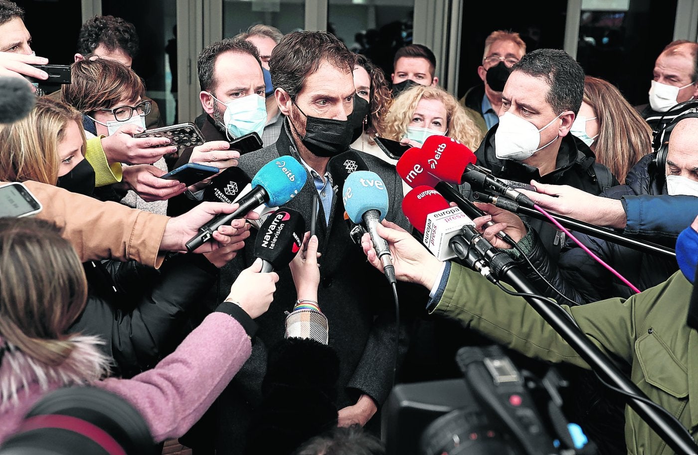 El diputado de UPN Sergio Sayas, ayer a la entrada del Consejo Político de su partido que se celebró en Pamplona. 