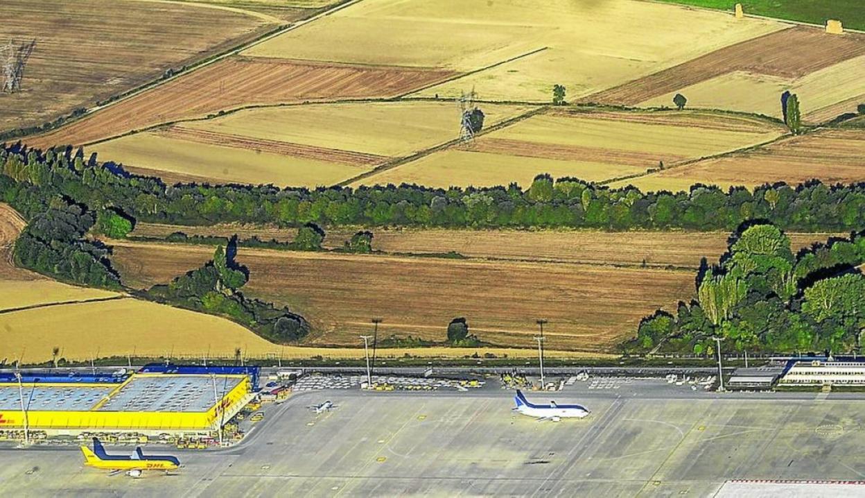 El futuro polígono logístico VIAP se gestó hace una década para relanzar el aeropuerto. 