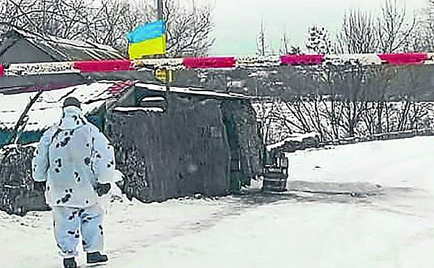 Un soldado ucraniano, en un control cerca de la línea del frente.