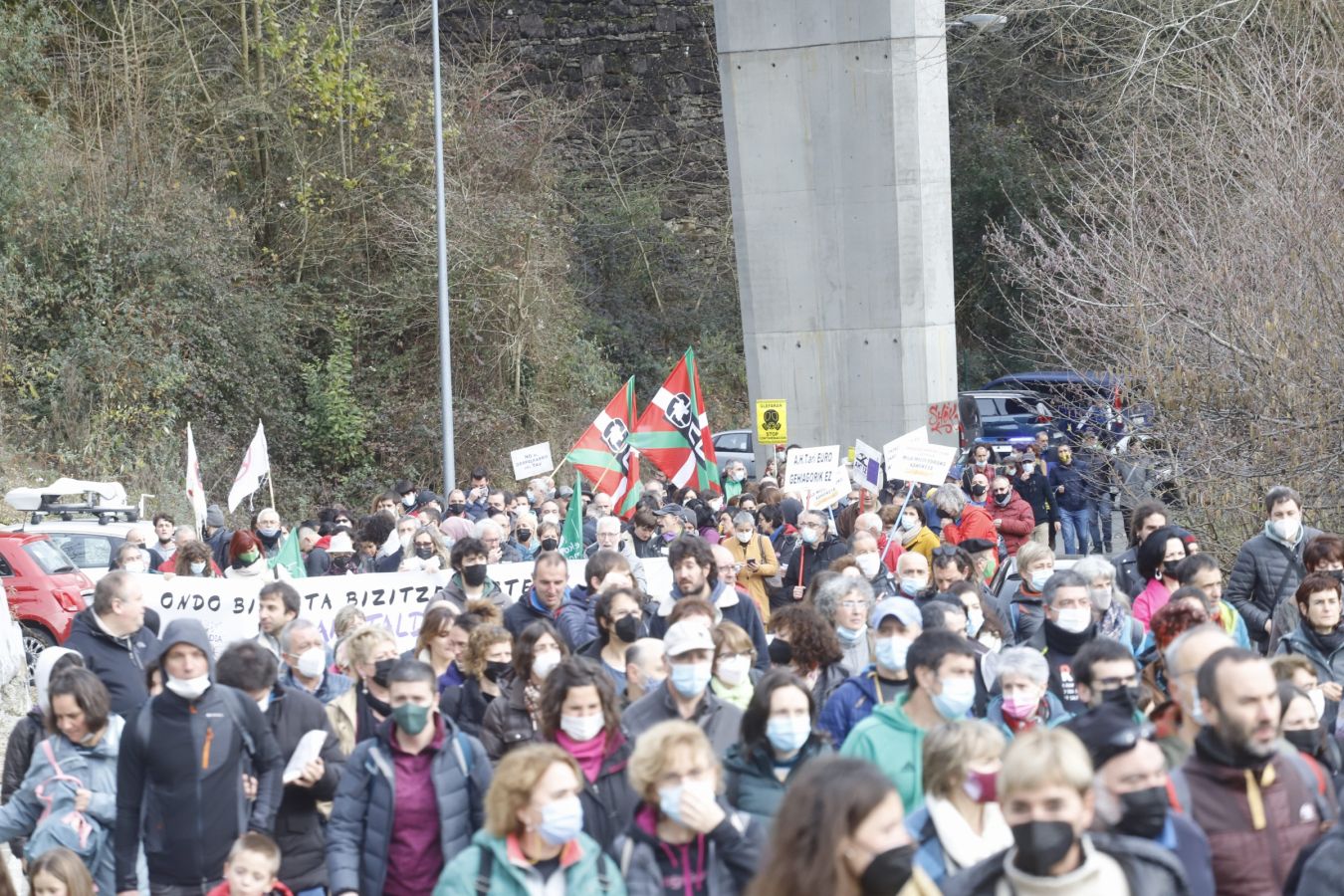 Fotos: Marcha de Ermua a Zaldibar en el segundo aniversario de la tragedia del vertedero