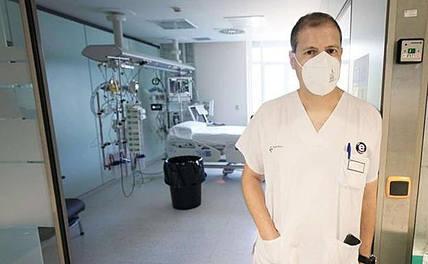 Coronavirus: Zubia: «Es lógico eliminar la mascarilla en exteriores, pero cuando no hay distancia como en los campos de fútbol hay que usarla»