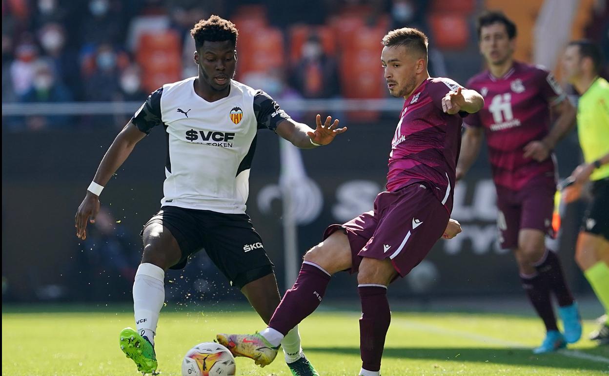 Andoni Gorosabel | Jugador de la Real Sociedad: «Este equipo tiene gol y solo le falta confianza para meterlas»