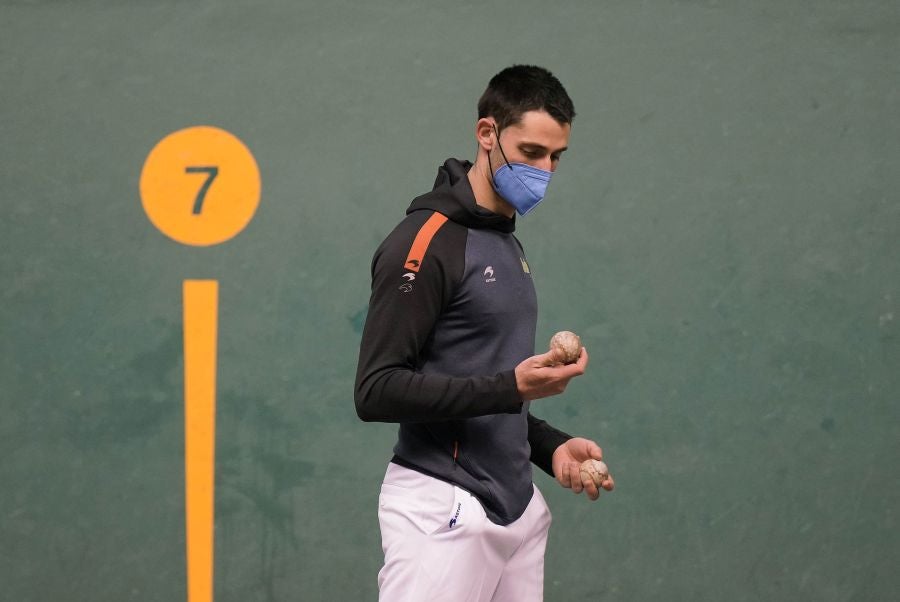 Fotos: Altuna, ausente en la elección de material para el encuentro frente a Peña II y albisu