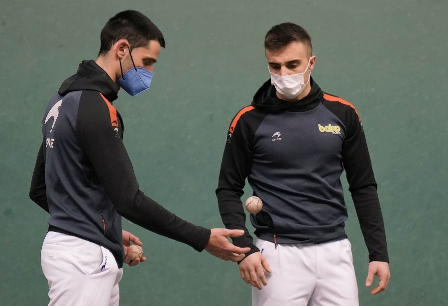 Fotos: Altuna, ausente en la elección de material para el encuentro frente a Peña II y albisu