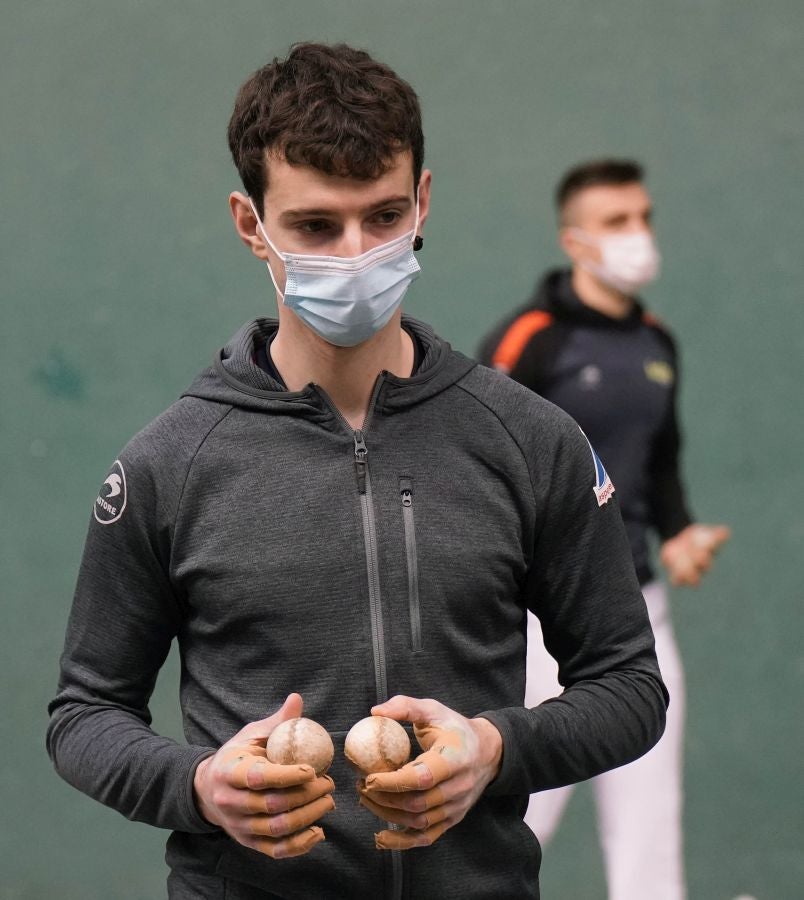 Fotos: Altuna, ausente en la elección de material para el encuentro frente a Peña II y albisu