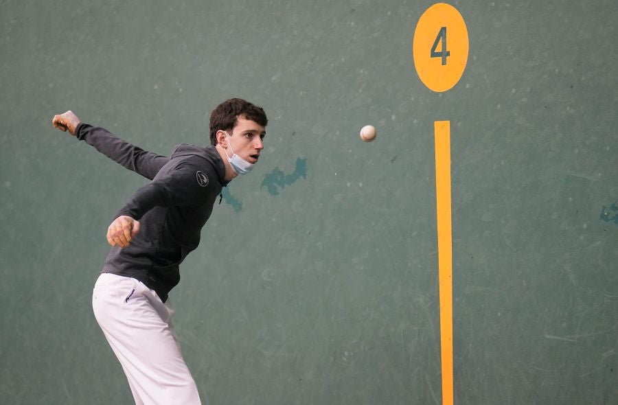 Fotos: Altuna, ausente en la elección de material para el encuentro frente a Peña II y albisu