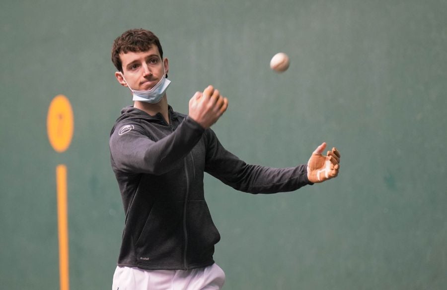 Fotos: Altuna, ausente en la elección de material para el encuentro frente a Peña II y albisu