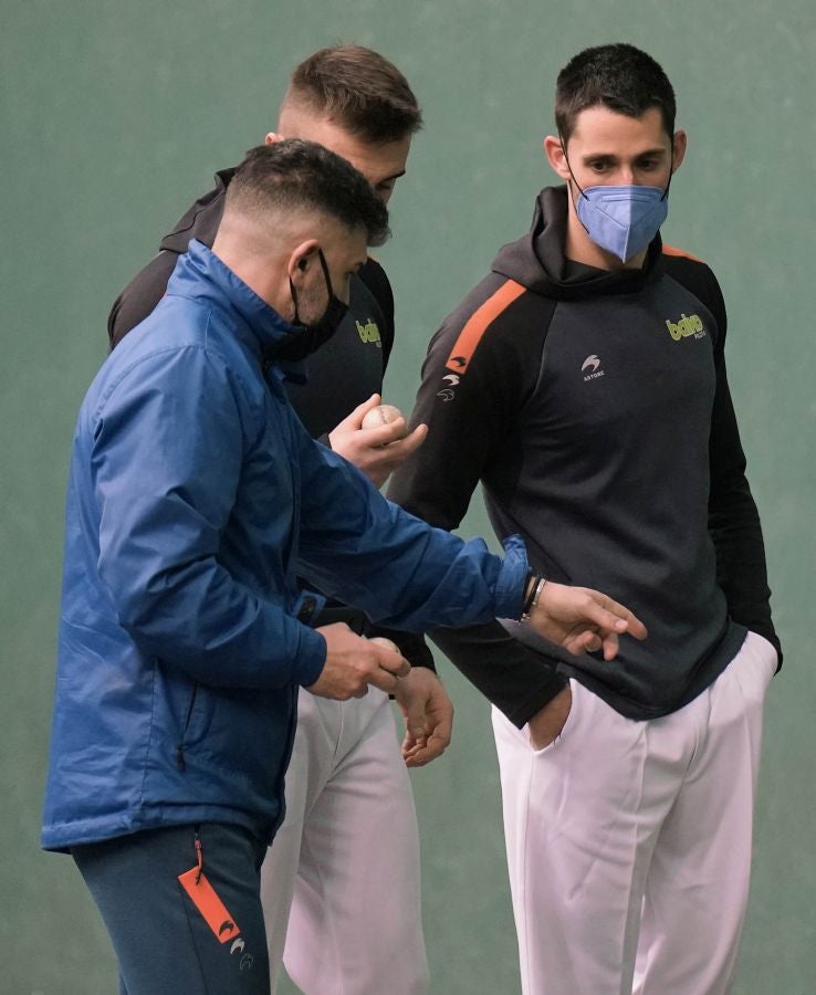 Fotos: Altuna, ausente en la elección de material para el encuentro frente a Peña II y albisu