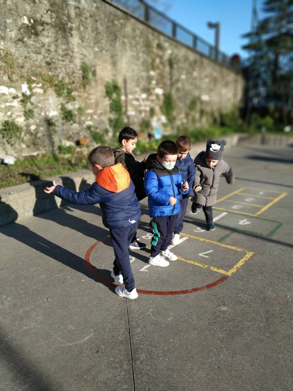 Los peques del colegio, jugando.