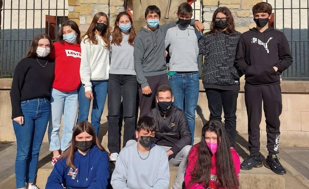Gure Eskola | Bideoa: «Jaio berri diren ikasleak eta DBH amaitzear gaudenak elkarrekin bizi gara»