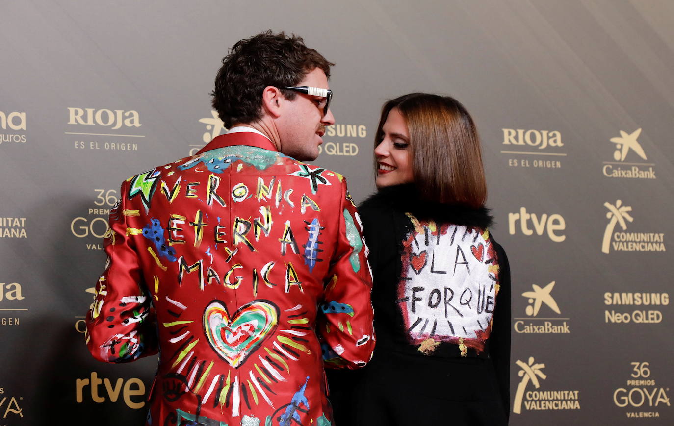 Macarena Gómez ha protagonizado uno de los momentos más emotivos de la noche con un homenaje a la "eterna y mágica Forqué". Tras este aplaudido guiño y desprenderse de su prenda exterior, como buena 'Helbingang', ha apostado por un diseño de la catalana Teresa Helbig