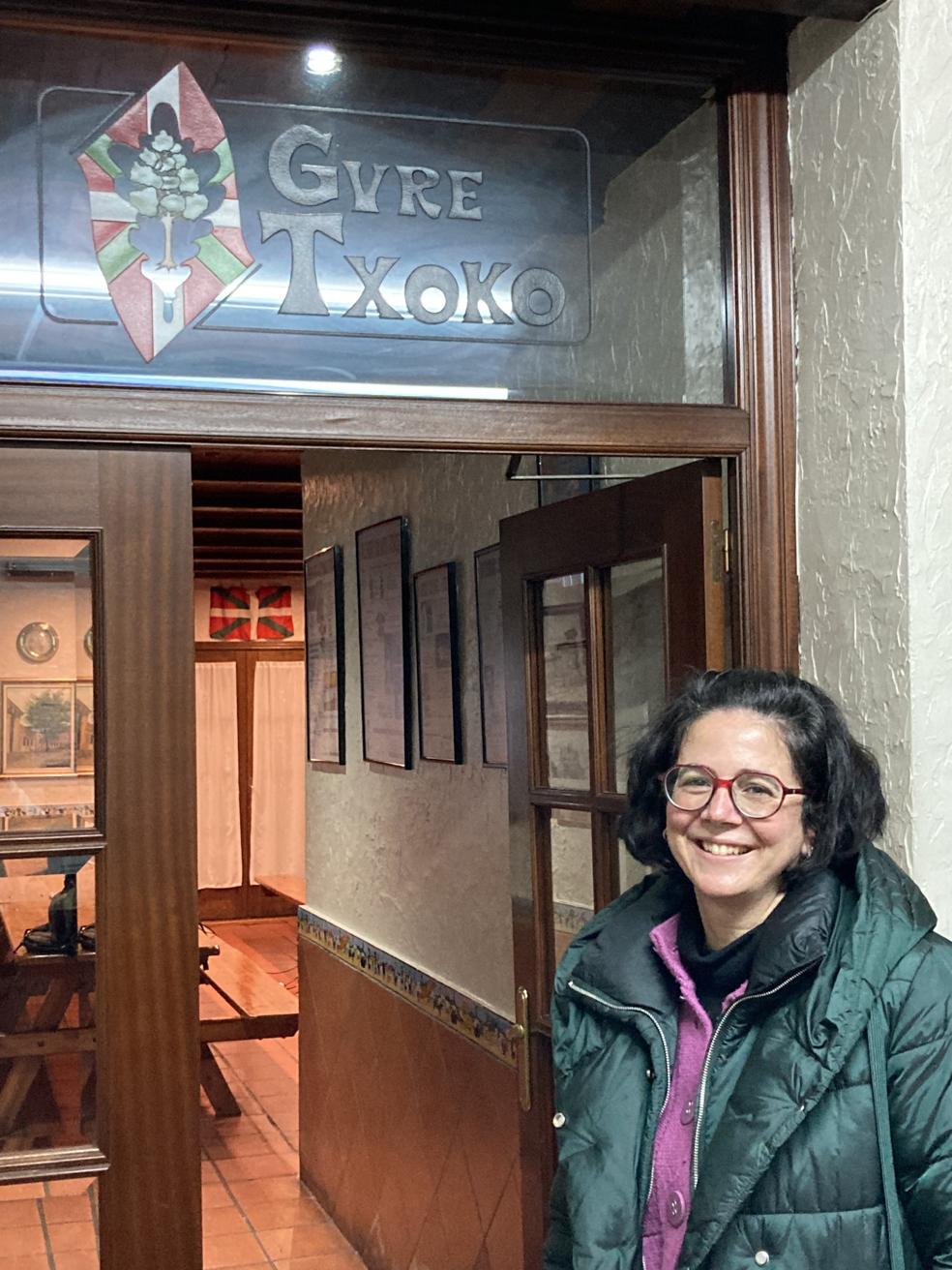 Sonia Hernández, en la entrada del Gure Txoko de Valladolid.