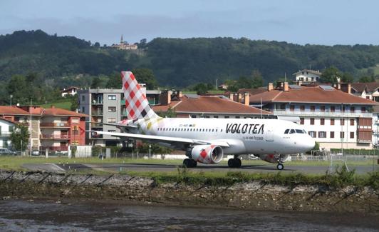 Un vuelo de Volotea, en la conexión entre Hondarribia y Menorca. 