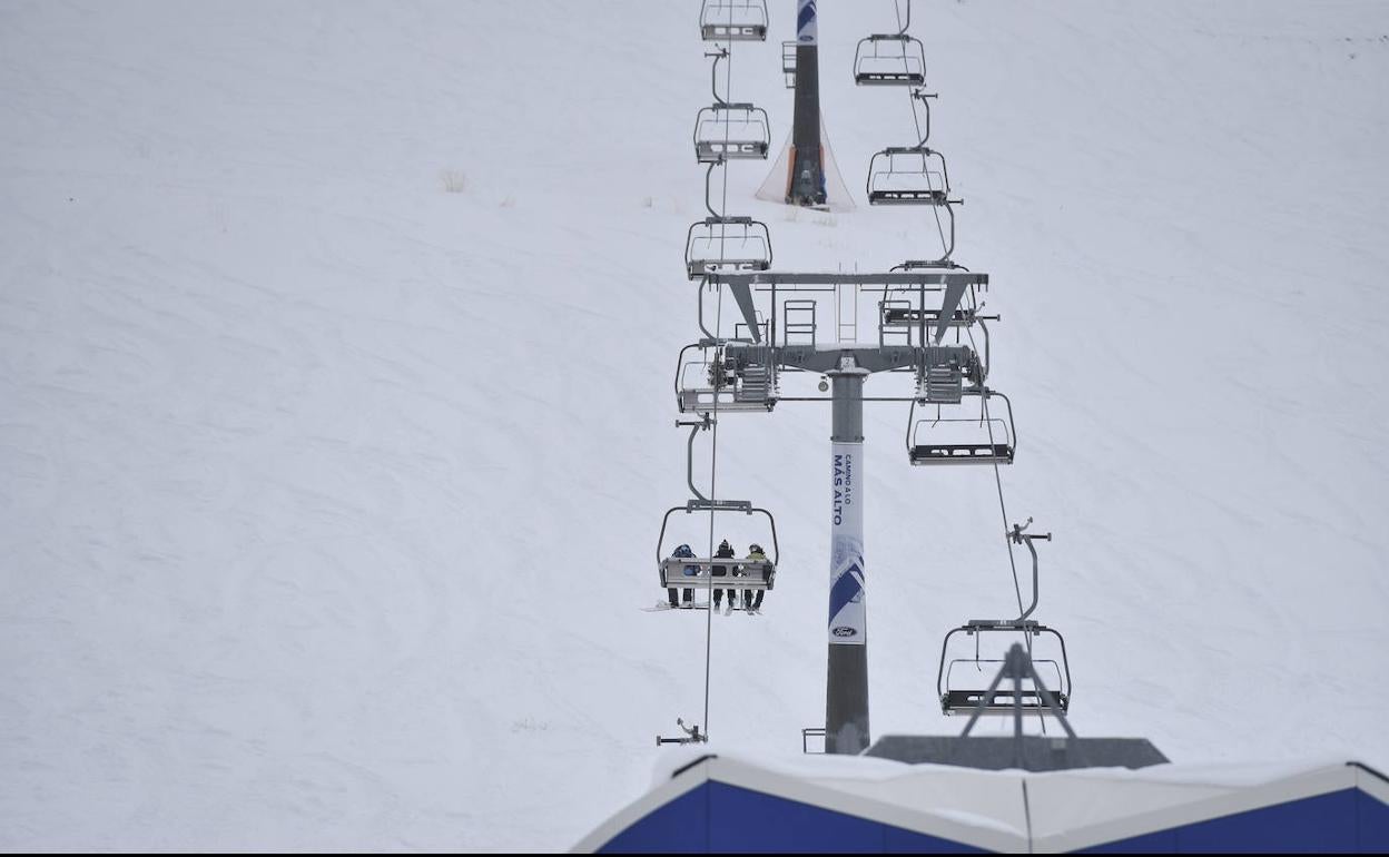 Pirineo : Vuelve la nieve a Aragón tras un mes de sequía