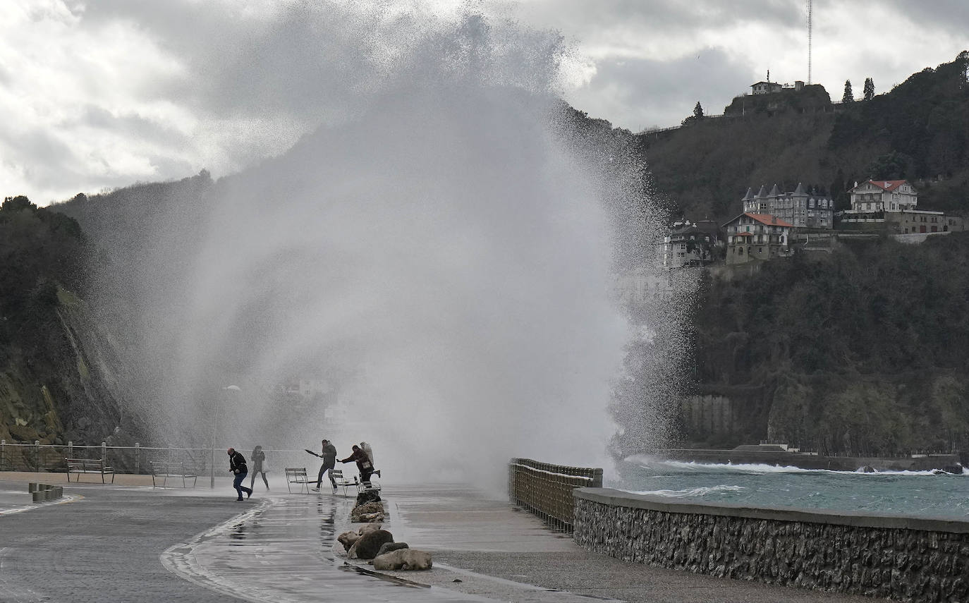 Fotos: Aviso amarillo por olas