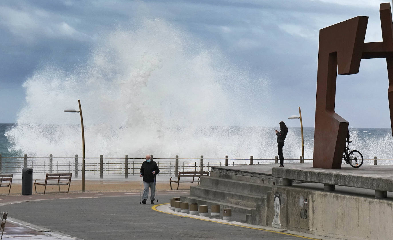 Fotos: Aviso amarillo por olas
