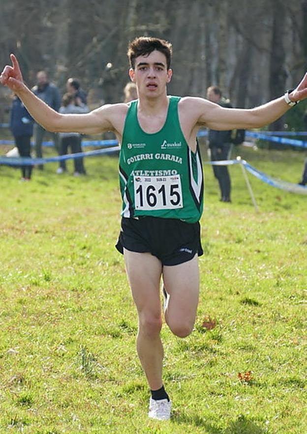 Ibai Larrea, Gipuzkoako txapelketako helmugan garaile. 